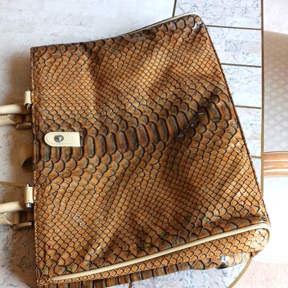LEATHER HANDBAG/"Danier", reptile print, 2 zipper pockets, 2 main pockets, NEW - Picture 3 of 14